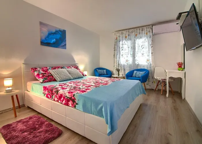 Mila 아파트 풀라